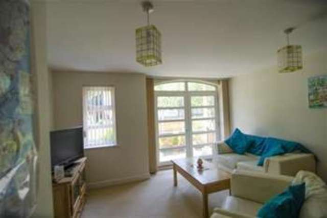  Image of 1 bedroom Property to rent in The Quadrant Rickmansworth WD3 at Rickmansworth, WD3 1GL