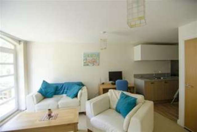  Image of 1 bedroom Property to rent in The Quadrant Rickmansworth WD3 at Rickmansworth, WD3 1GL