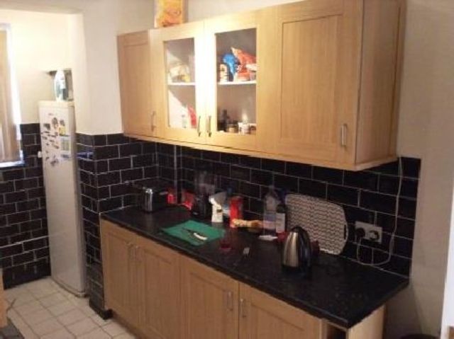  Image of 4 bedroom House Share to rent in Thimblemill Road Bearwood Smethwick B67 at Bearwood West Midlands Bearwood, B67 5QP