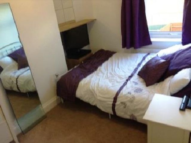  Image of 4 bedroom House Share to rent in Thimblemill Road Bearwood Smethwick B67 at Bearwood West Midlands Bearwood, B67 5QP