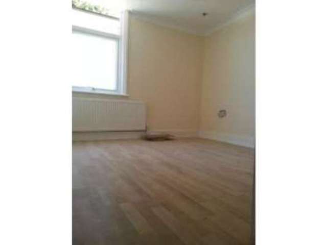  Image of 5 bedroom Detached house to rent in Thorold Road Ilford IG1 at THOROLD ROAD  ILFORD, IG1 4HD