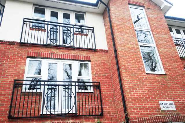  Image of 2 bedroom Apartment to rent in Three Bridges Road Crawley RH10 at Elmcroft Court Three Bridges Crawley, RH10 1JQ