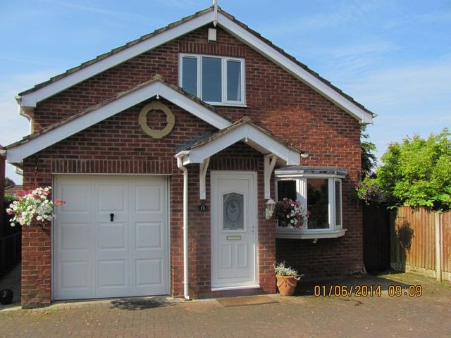  Image of 3 bedroom Bungalow for sale in Threlfalls Lane Southport PR9 at Threlfalls Lane Array Banks, PR9 9PT