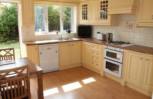  Image of 3 bedroom Bungalow for sale in Threlfalls Lane Southport PR9 at Threlfalls Lane Array Banks, PR9 9PT