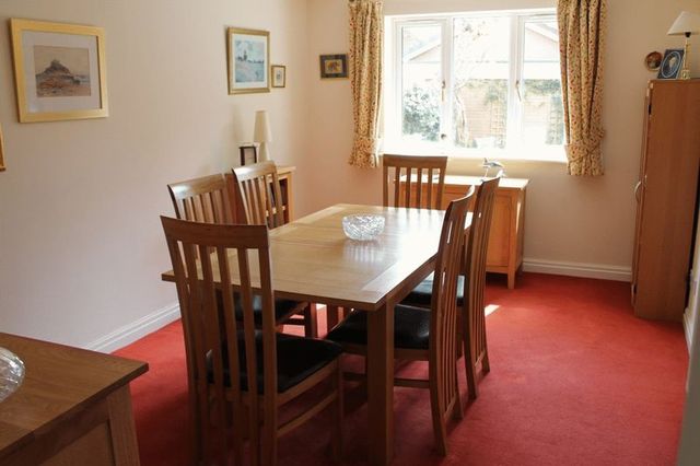  Image of 3 bedroom Bungalow for sale in Threlfalls Lane Southport PR9 at Threlfalls Lane Array Banks, PR9 9PT