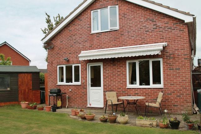  Image of 3 bedroom Bungalow for sale in Threlfalls Lane Southport PR9 at Threlfalls Lane Array Banks, PR9 9PT