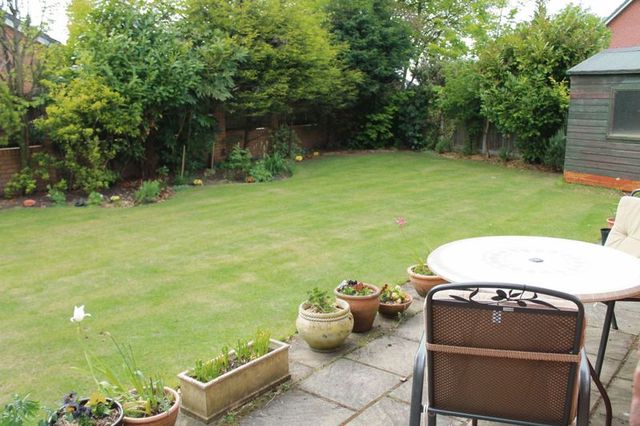  Image of 3 bedroom Bungalow for sale in Threlfalls Lane Southport PR9 at Threlfalls Lane Array Banks, PR9 9PT