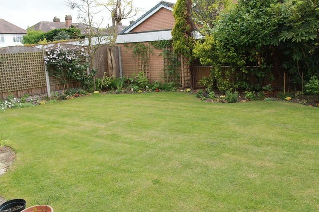  Image of 3 bedroom Bungalow for sale in Threlfalls Lane Southport PR9 at Threlfalls Lane Array Banks, PR9 9PT