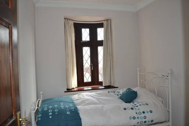  Image of 3 bedroom Semi-Detached house to rent in Thurlestone Avenue Ilford IG3 at Thurlestone Avenue  Seven kings, IG3 9DU