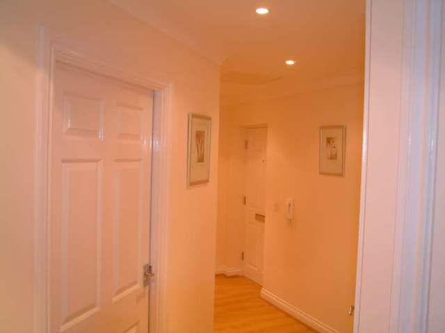  Image of 2 bedroom Apartment to rent in Tinsley Lane Crawley RH10 at Copthorne Court, Tinsley Lane Three Bridges Crawley, RH10 8AQ