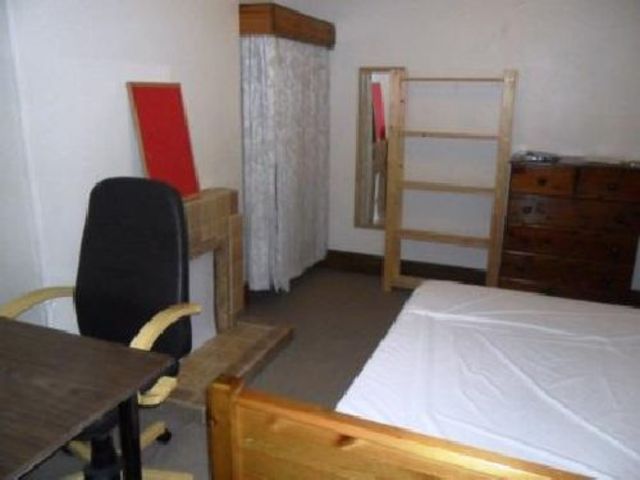  Image of 5 bedroom House Share to rent in Tiverton Road Selly Oak Birmingham B29 at Selly Oak West Midlands Selly Oak, B29 6BP