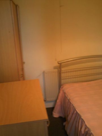  Image of 4 bedroom House Share to rent in Tiverton Road Selly Oak Birmingham B29 at Selly Oak West Midlands Selly Oak, B29 6DA