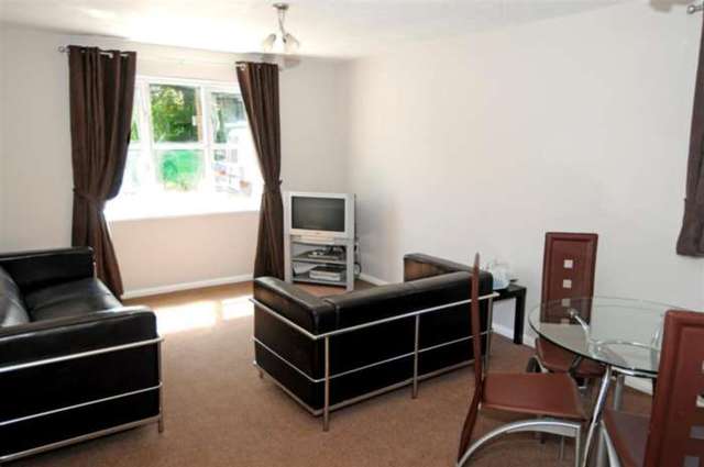  Image of 1 bedroom Apartment to rent in Town Mead Crawley RH11 at Highfield House, Town Mead West Green Crawley, RH11 7EH