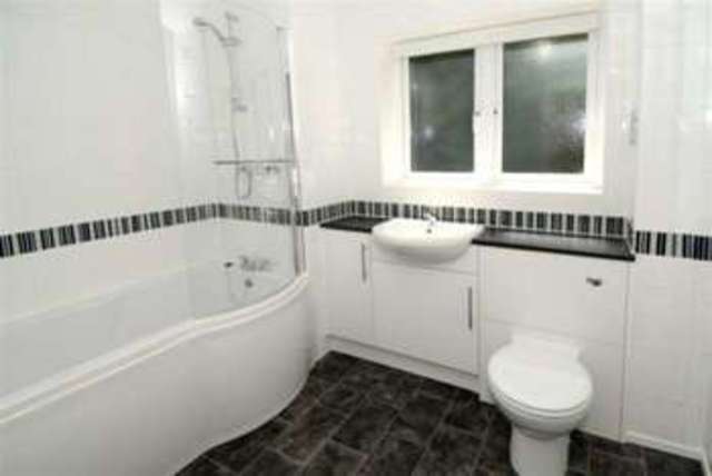  Image of 1 bedroom Apartment to rent in Town Mead Crawley RH11 at Highfield House Town Mead West Green Crawley, RH11 7EH