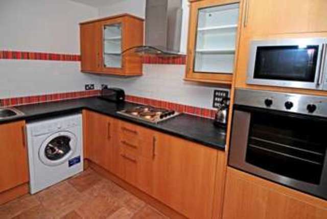  Image of 1 bedroom Apartment to rent in Town Mead Crawley RH11 at Highfield House Town Mead West Green Crawley, RH11 7EH