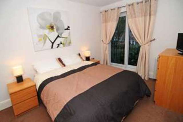  Image of 1 bedroom Apartment to rent in Town Mead Crawley RH11 at Highfield House Town Mead West Green Crawley, RH11 7EH