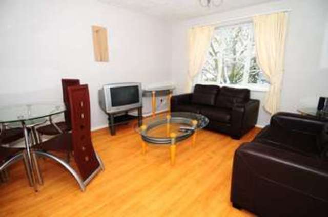 Image of 2 bedroom Apartment to rent in Town Mead Crawley RH11 at Highfield House, Town Mead  Crawley, RH11 7EH
