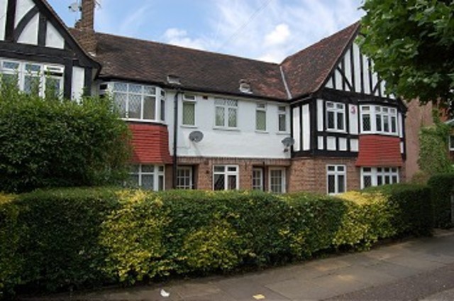  Image of 2 bedroom Ground Flat to rent in Birkbeck Road London NW7 at Tudor Gables Birbeck Road London, NW7 4BN