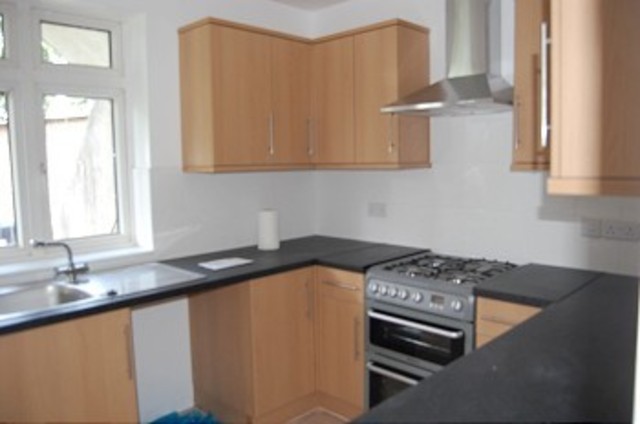  Image of 2 bedroom Ground Flat to rent in Birkbeck Road London NW7 at Tudor Gables Birbeck Road London, NW7 4BN