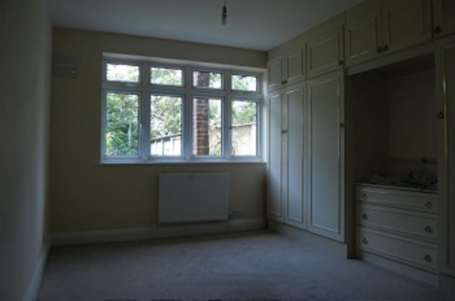  Image of 2 bedroom Ground Flat to rent in Birkbeck Road London NW7 at Tudor Gables Birbeck Road London, NW7 4BN