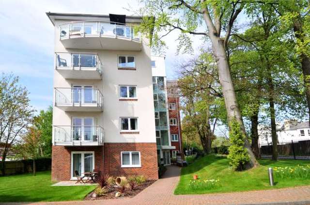  Image of 2 bedroom Apartment to rent in Turners Hill Road Pound Hill Crawley RH10 at The Pines, Turners Hill Road Worth Crawley, RH10 7US