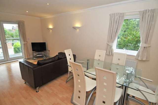  Image of 2 bedroom Apartment to rent in Turners Hill Road Pound Hill Crawley RH10 at The Pines, Turners Hill Road Worth Crawley, RH10 7US