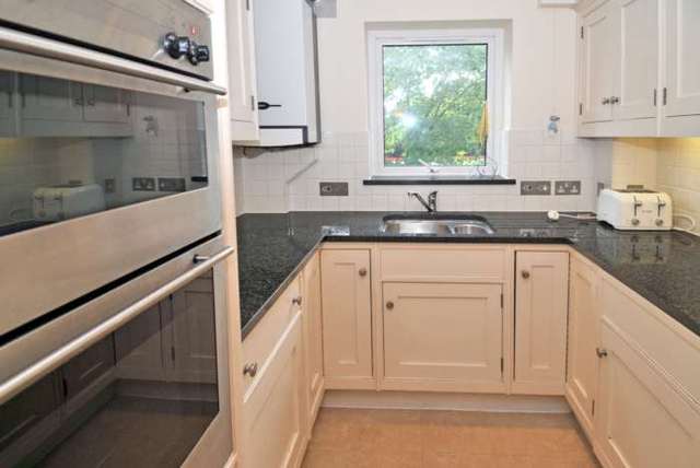  Image of 2 bedroom Apartment to rent in Turners Hill Road Pound Hill Crawley RH10 at The Pines, Turners Hill Road Worth Crawley, RH10 7US