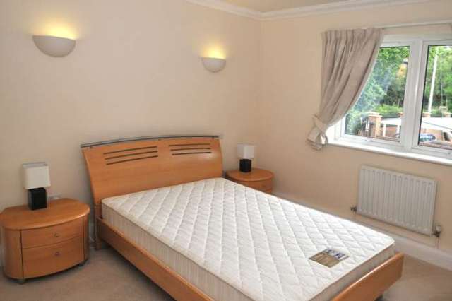  Image of 2 bedroom Apartment to rent in Turners Hill Road Pound Hill Crawley RH10 at The Pines, Turners Hill Road Worth Crawley, RH10 7US