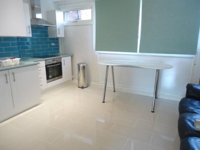 Image of Maisonette to rent in Twyford Street London N1 at Tywford Street  Kings Cross, N1 0BZ