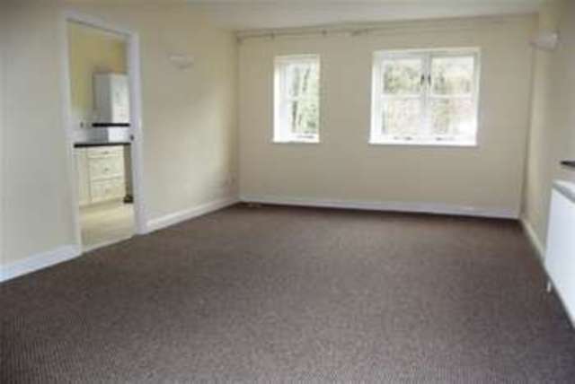  Image of 2 bedroom Flat to rent in Undercliff Road West Felixstowe IP11 at Felixstowe, IP11 2PR