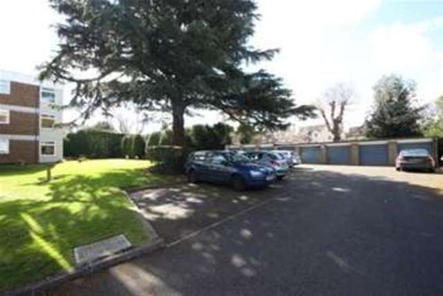 Image of 1 bedroom Flat to rent in Upper Edgeborough Road Guildford GU1 at Guildford, GU1 2BQ