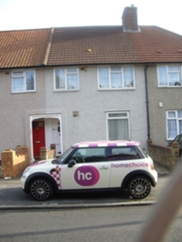 Image of 3 bedroom Detached house to rent in Valence Wood Road Dagenham RM8 at Vallance Wood Road  Dagenham, RM8 3AH