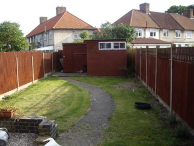  Image of 3 bedroom Detached house to rent in Valence Wood Road Dagenham RM8 at Vallance Wood Road  Dagenham, RM8 3AH