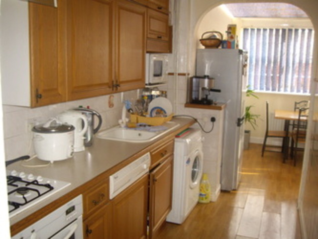  Image of 3 bedroom Detached house to rent in Valence Wood Road Dagenham RM8 at Vallance Wood Road  Dagenham, RM8 3AH