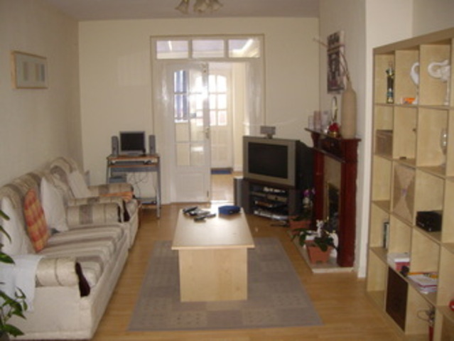  Image of 3 bedroom Detached house to rent in Valence Wood Road Dagenham RM8 at Vallance Wood Road  Dagenham, RM8 3AH