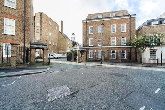  Image of 2 bedroom Apartment to rent in Regents Bridge Gardens London SW8 at Regents Bridge Garden  London, SW8 1HD
