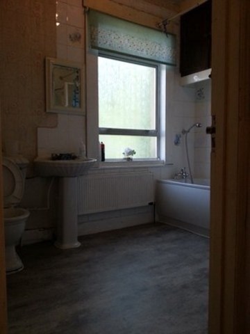  Image of 3 bedroom Terraced house to rent in Vernon Road Ilford IG3 at VERNON ROAD GOODMAYES ILFORD, IG3 8DL