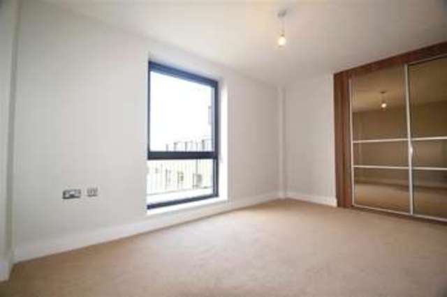  Image of 1 bedroom Apartment to rent in Palmerston Road London SW19 at South Wimbledon, SW19 1PB