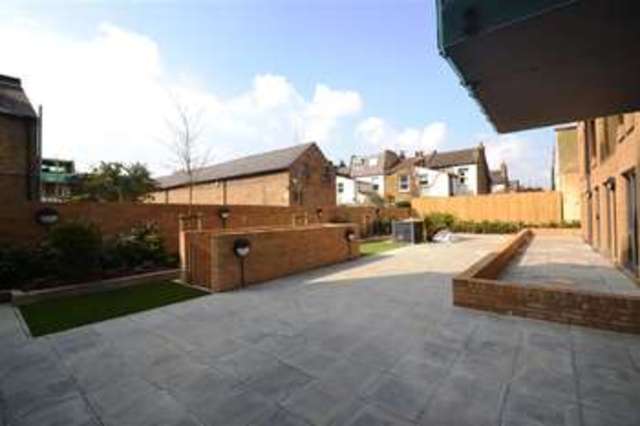  Image of 1 bedroom Apartment to rent in Palmerston Road London SW19 at South Wimbledon, SW19 1PB