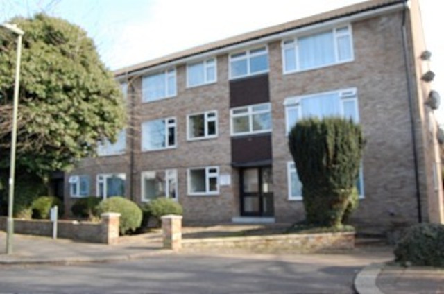  Image of 2 bedroom Ground Flat to rent in Brook Avenue Edgware HA8 at Victoria Court Brook Avenue Edgware, HA8 9XE