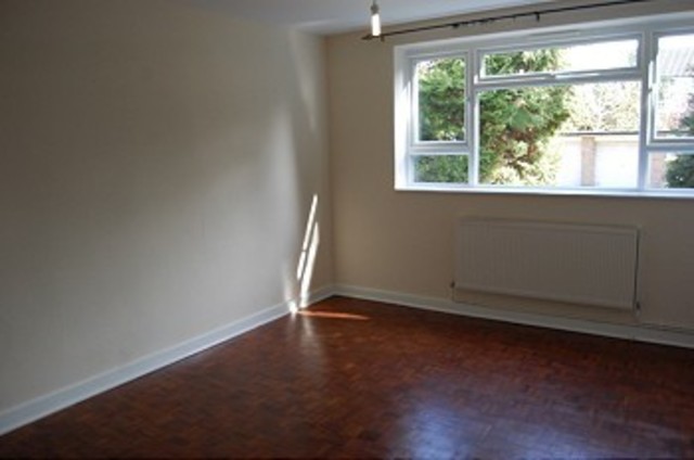  Image of 2 bedroom Ground Flat to rent in Brook Avenue Edgware HA8 at Victoria Court Brook Avenue Edgware, HA8 9XE