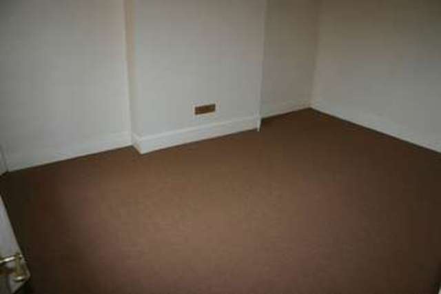  Image of 4 bedroom Flat to rent in Victoria Road Netley Abbey Southampton SO31 at Victoria Road Netley Abbey Southampton, SO31 5DG