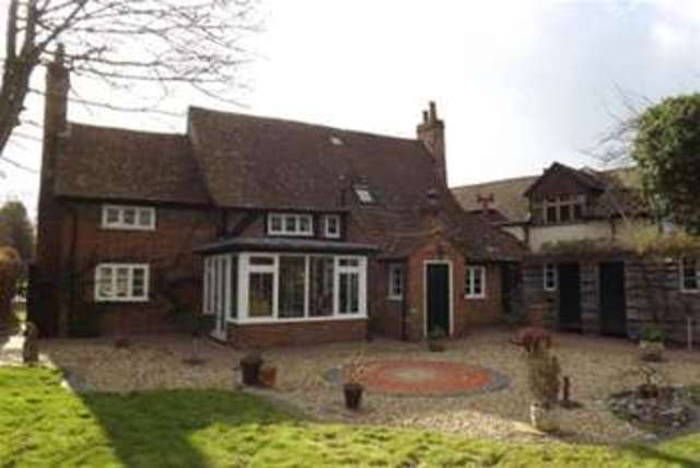  Image of 3 bedroom Detached house to rent in Hound Green Hook RG27 at Hook, RG27 8LQ