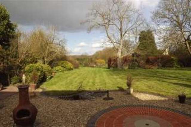  Image of 3 bedroom Detached house to rent in Hound Green Hook RG27 at Hook, RG27 8LQ