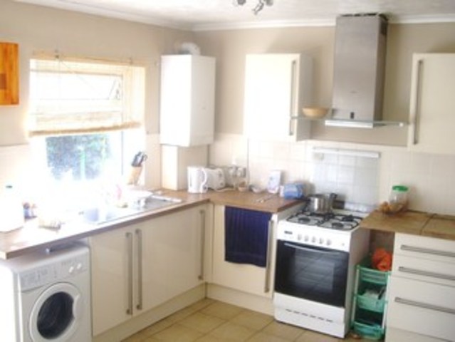  Image of 3 bedroom Terraced house to rent in Wadeville Avenue Chadwell Heath Romford RM6 at Wadeville Avenue  Chadwell Heath, RM6 6EX
