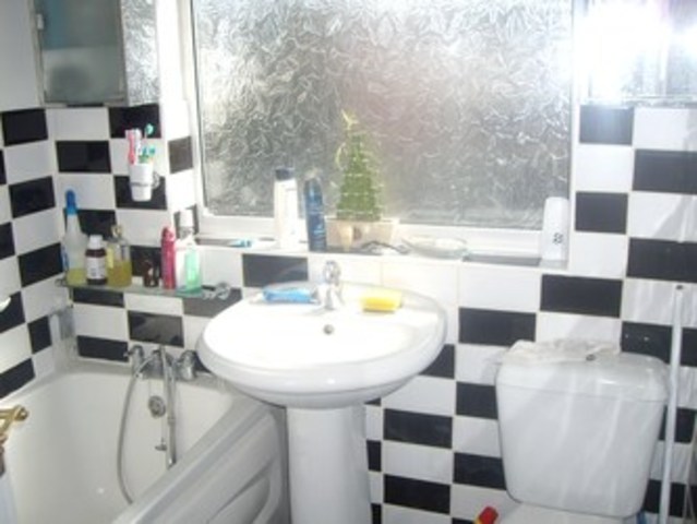  Image of 3 bedroom Terraced house to rent in Wadeville Avenue Chadwell Heath Romford RM6 at Wadeville Avenue  Chadwell Heath, RM6 6EX