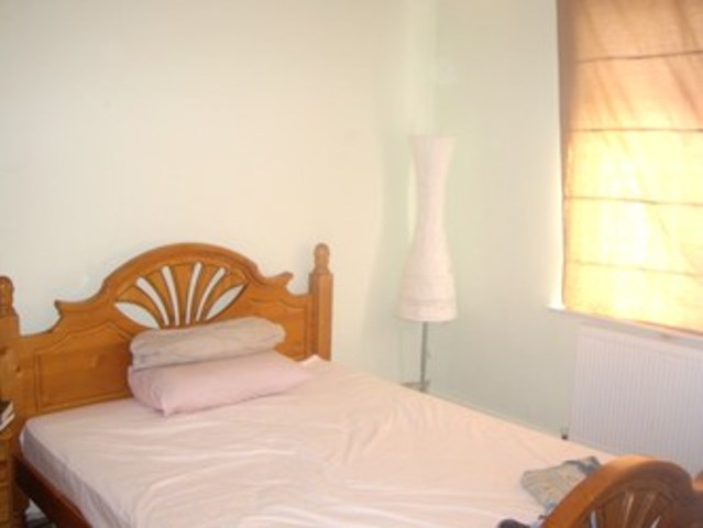  Image of 3 bedroom Terraced house to rent in Wadeville Avenue Chadwell Heath Romford RM6 at Wadeville Avenue  Chadwell Heath, RM6 6EX