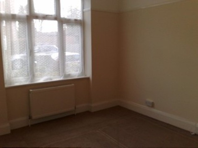  Image of 2 bedroom Flat to rent in Bounds Green Road London N11 at Warick Court Bounds Green Road Bounds Green, N11 2EB