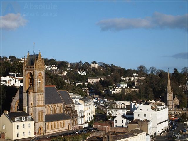  Image of 2 bedroom Flat for sale in Warren Road Torquay TQ2 at Warren Road Array Torquay, TQ2 5TL