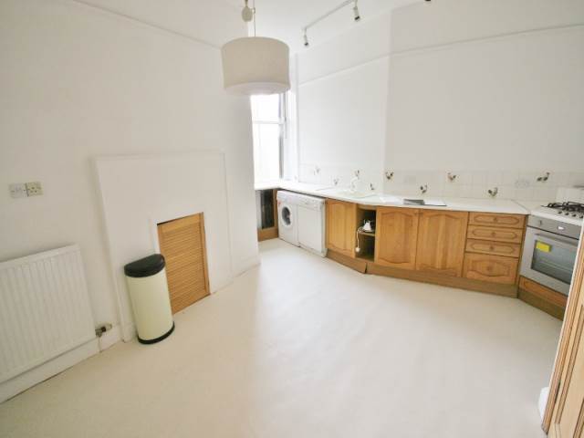  Image of 3 bedroom Flat to rent in Warrender Park Terrace Edinburgh EH9 at Marchmont Edinburgh Edinburgh, EH9 1EE